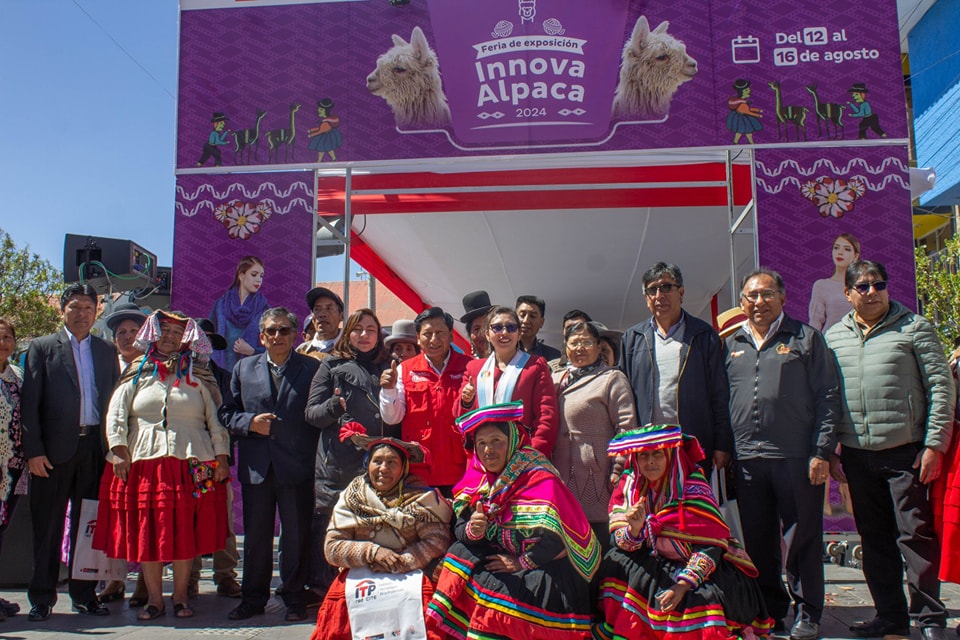 EL PRESIDENTE DE LA CÁMARA DE COMERCIO Y PRODUCCIÓN DE PUNO, PARTICIPÓ EN LA INAUGURACIÓN DE LA FERIA TEXTIL "INOVA ALPACA 2024"