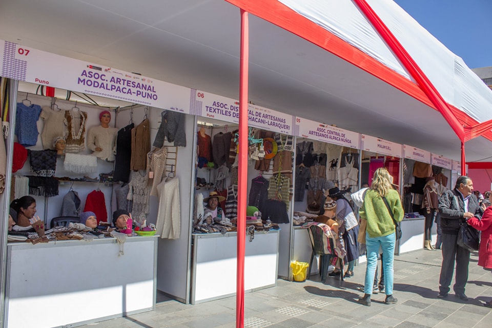 EL PRESIDENTE DE LA CÁMARA DE COMERCIO Y PRODUCCIÓN DE PUNO, PARTICIPÓ EN LA INAUGURACIÓN DE LA FERIA TEXTIL "INOVA ALPACA 2024"
