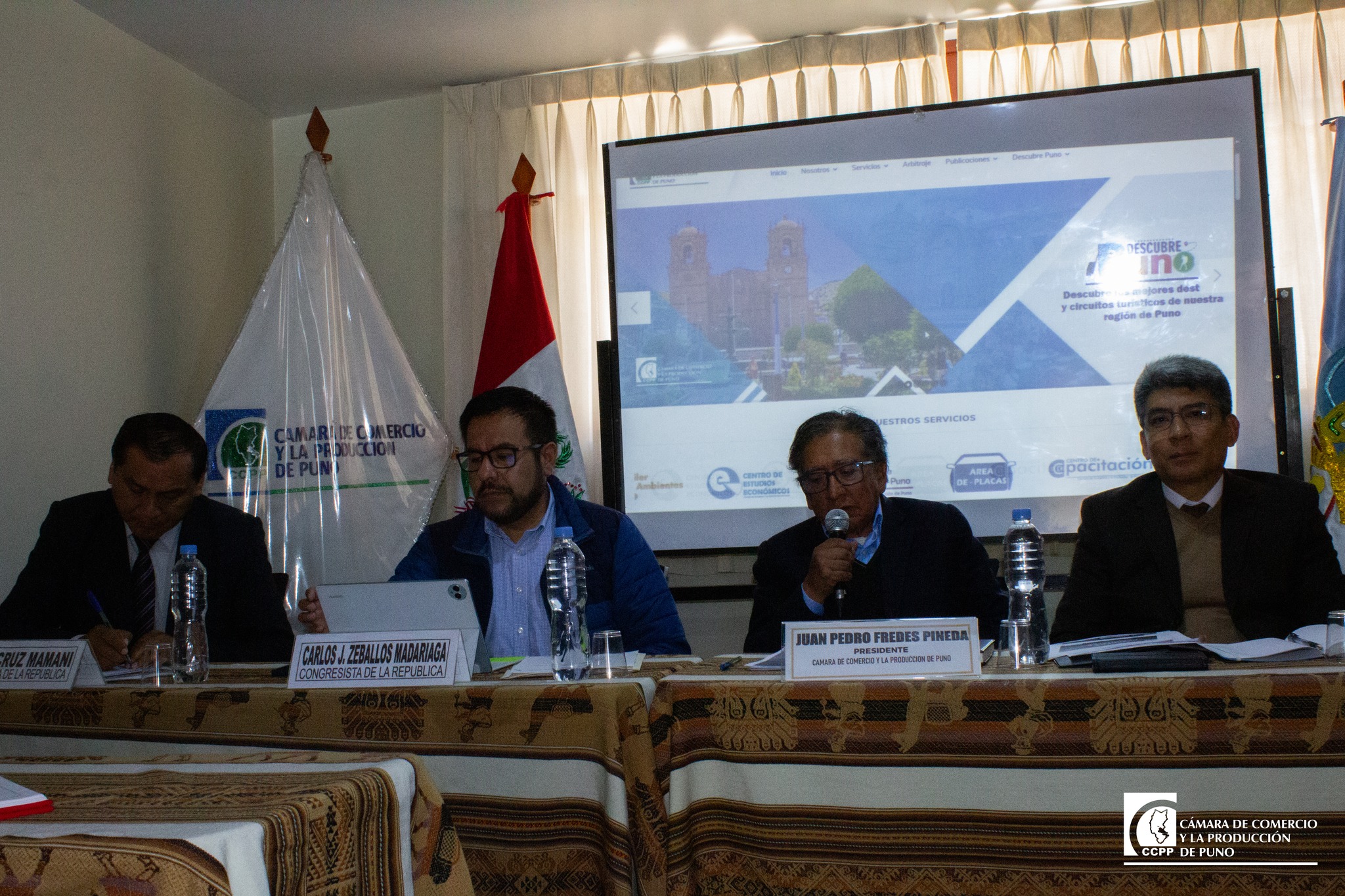 MESA DE TRABAJO IMPULSA ESTRATEGIAS PARA LA INTERNACIONALIZACIÓN DE LA ARTESANÍA PUNEÑA