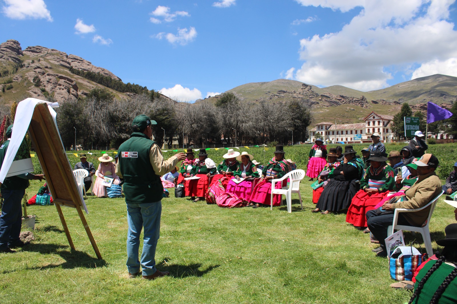 DÍA DE CAMPO POR EL DÍA REGIONAL DE LA QUINUA IMPULSA SU VALOR PRODUCTIVO Y COMERCIAL EN PUNO