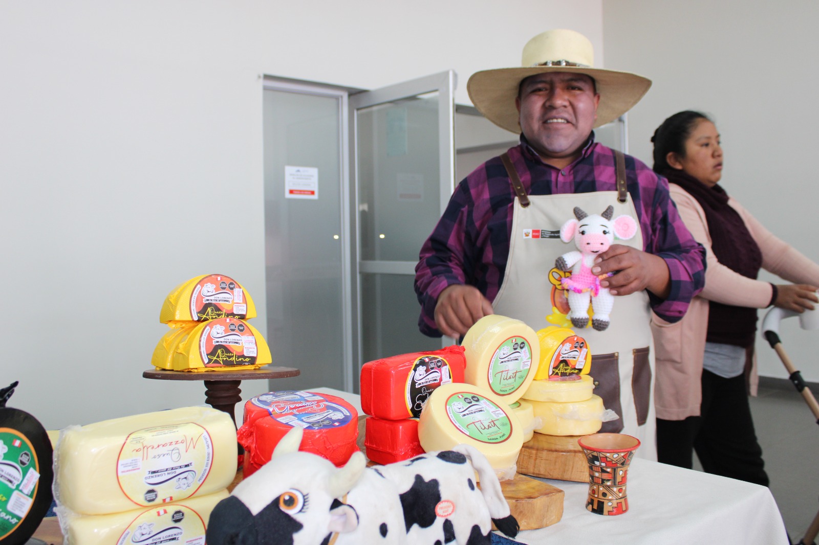 FERIA UNKU PROMUEVE PRODUCTOS LOCALES EN EL AEROPUERTO INCA MANCO CÁPAC DURANTE SEMANA SANTA