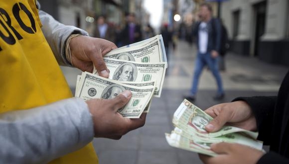 TIPO DE CAMBIO DEL DÓLAR EN EL PERÚ, PARA LA COMPRA Y VENTA