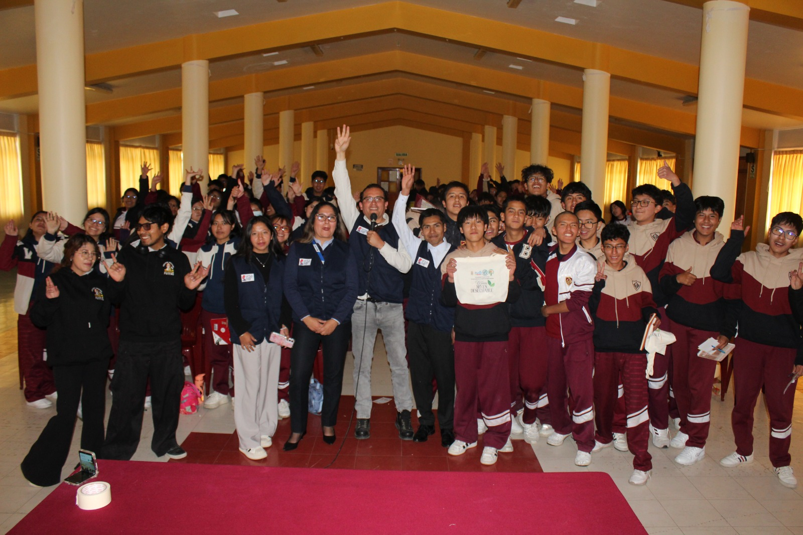 CÁMARA DE COMERCIO DE PUNO ORGANIZA TALLER SOBRE CULTURA TRIBUTARIA Y LUCHA CONTRA EL CONTRABANDO PARA ESTUDIANTES DEL COLEGIO SAN JUAN BAUTISTA