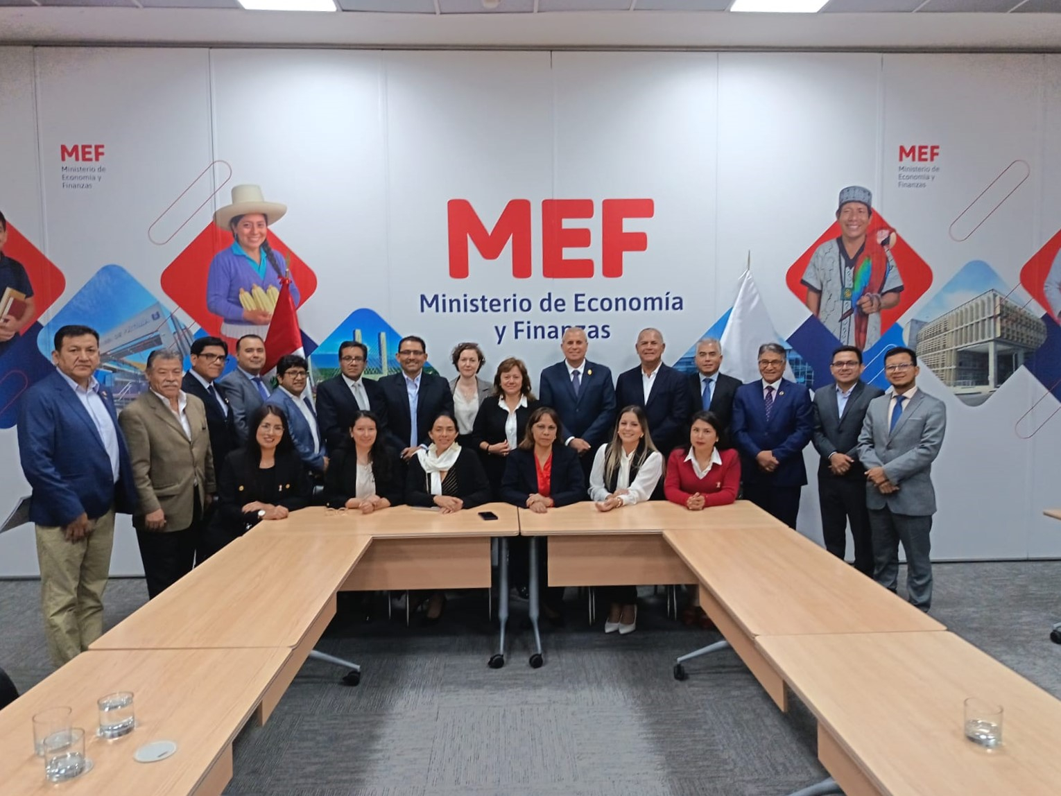 CÁMARAS DE COMERCIO REGIONALES Y EL MEF IMPULSAN MEJORAS AL SISTEMA DE ARBITRAJE EN BENEFICIO DE LAS REGIONES